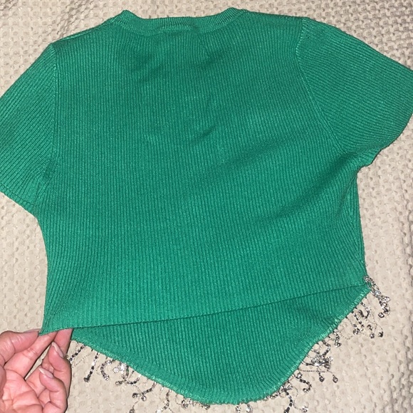 Top, like new. Size large . This top runs small and it fit me well. - Picture 4 of 4